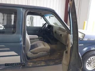 ✅ 1992 Ford Ranger XLT • VIN: 1FTCR14X6NTA46888 • Лот: 43736799. Опубликован ранее на IAAI с пробегом 68 702 миль. Бесплатный доступ к архиву аукционных продаж из США и подробный отчёт об истории автомобиля на DreamBid. Изображение 5.