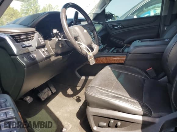 ✅ 2018 Chevrolet Suburban Premier • VIN: 1GNSCJKC0JR226427 • Lot: 45642655. Wystawiony na Copart z przebiegiem 118 421 mil. Bezpłatny archiwum sprzedaży aukcyjnych z USA i szczegółowy raport historii pojazdu na DreamBid. Zdjęcie 7.