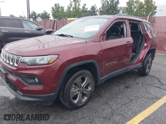 ✅ 2022 Jeep Compass Latitude Lux • VIN: 3C4NJDFB8NT130153 • Lot: 43719362. Wystawiony na IAAI z przebiegiem 81 726 mil. Bezpłatny archiwum sprzedaży aukcyjnych z USA i szczegółowy raport historii pojazdu na DreamBid. Zdjęcie 19.