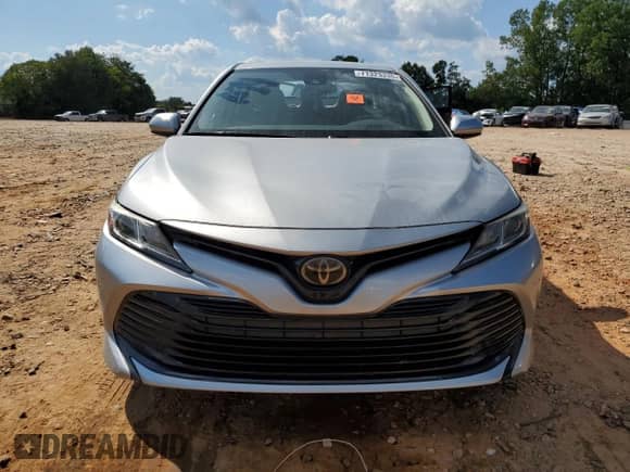 2019 Toyota Camry LE z VIN 4T1B11HK1KU820984, wystawiony jako Copart lot #71323335 z przebiegiem 93 055 mil mil oraz Szkoda całkowita • Salvage title. Historia ofert i sprzedaży dostępna na DreamBid. Obrazek 5.
