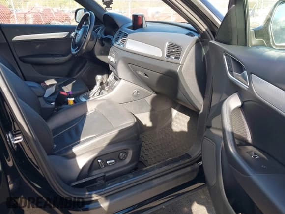 ✅ 2017 Audi Q3 Premium Plus • VIN: WA1JCCFS9HR002174 • Lot: 43708312. Wystawiony na IAAI z przebiegiem 65 174 mil. Bezpłatny archiwum sprzedaży aukcyjnych z USA i szczegółowy raport historii pojazdu na DreamBid. Zdjęcie 5.