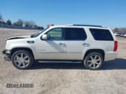 ✅ 2012 Cadillac Escalade Luxury • VIN: 1GYS3BEF7CR120087 • Lot: 41452174. Wystawiony na IAAI z przebiegiem 73 831 mil. Bezpłatny archiwum sprzedaży aukcyjnych z USA i szczegółowy raport historii pojazdu na DreamBid. Zdjęcie 15.