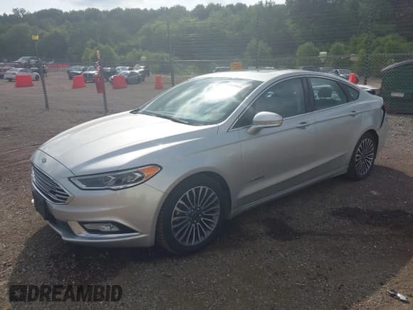 ✅ 2017 Ford Fusion Hybrid Titanium • VIN: 3FA6P0RU3HR188204 • Лот: 42618604. Опубликован ранее на IAAI с пробегом 104 609 миль. Бесплатный доступ к архиву аукционных продаж из США и подробный отчёт об истории автомобиля на DreamBid. Изображение 17.
