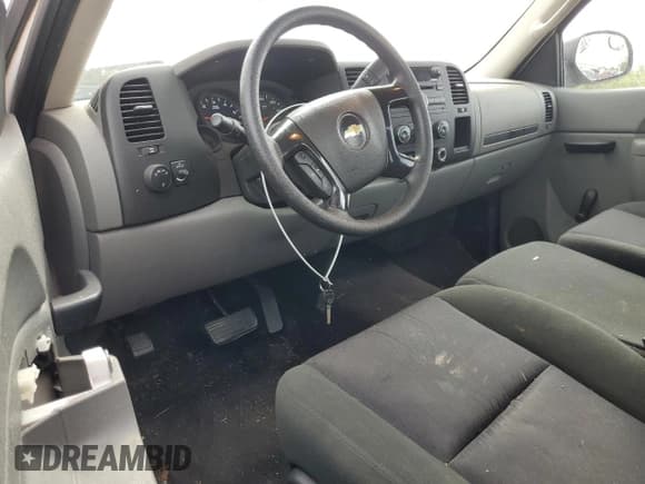 ✅ 2013 Chevrolet Silverado 1500 Work Truck • VIN: 1GCNCPE04DZ159040 • Lot: 73004984. Wystawiony na Copart z przebiegiem 186 178 mil. Bezpłatny archiwum sprzedaży aukcyjnych z USA i szczegółowy raport historii pojazdu na DreamBid. Zdjęcie 8.