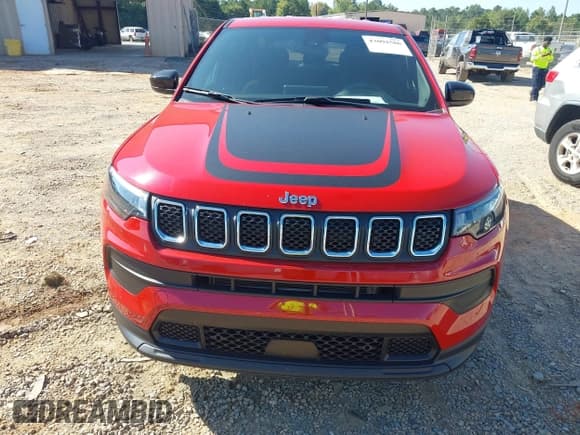 ✅ 2023 Jeep Compass Sport • VIN: 3C4NJDAN0PT518000 • Lot: 43092586. Wystawiony na IAAI z przebiegiem 12 271 mil. Bezpłatny archiwum sprzedaży aukcyjnych z USA i szczegółowy raport historii pojazdu na DreamBid. Zdjęcie 12.