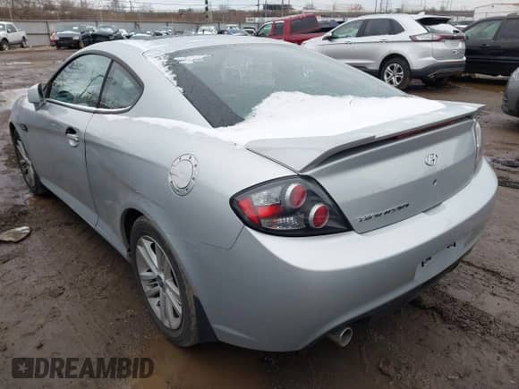 2008 Hyundai Tiburon GS z VIN KMHHM66D08U268552, wystawiony jako IAAI lot #41729193 z przebiegiem 88 939 mil mil oraz . Historia ofert i sprzedaży dostępna na DreamBid. Obrazek 3.