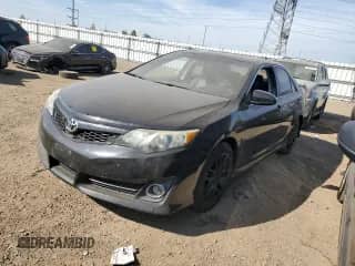 2014 Toyota Camry L z VIN 4T1BF1FK4EU462675, wystawiony jako Copart lot #84659585 z przebiegiem 216 163 mil mil oraz Szkoda całkowita • Salvage title. Historia ofert i sprzedaży dostępna na DreamBid. Obrazek 1.