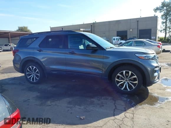 ✅ 2021 Ford Explorer ST • VIN: 1FM5K8GC5MGA31705 • Lot: 41290916. Wystawiony na IAAI z przebiegiem 56 185 mil. Bezpłatny archiwum sprzedaży aukcyjnych z USA i szczegółowy raport historii pojazdu na DreamBid. Zdjęcie 14.