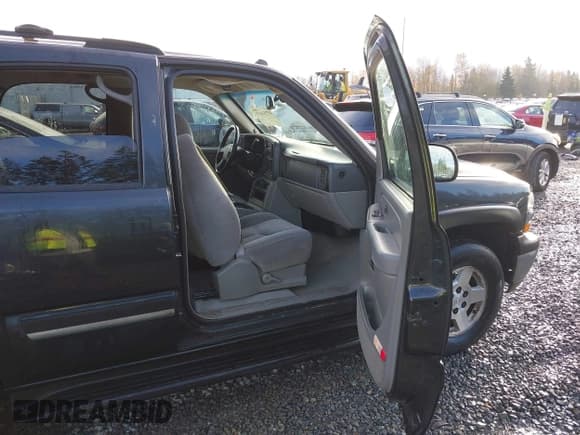 ✅ 2004 Chevrolet Tahoe LS • VIN: 1GNEK13TX4R208133 • Lot: 43751637. Listed on IAAI with 251,771 mi. Free auction sales archive from the USA and detailed vehicle history report at DreamBid. Image 5.