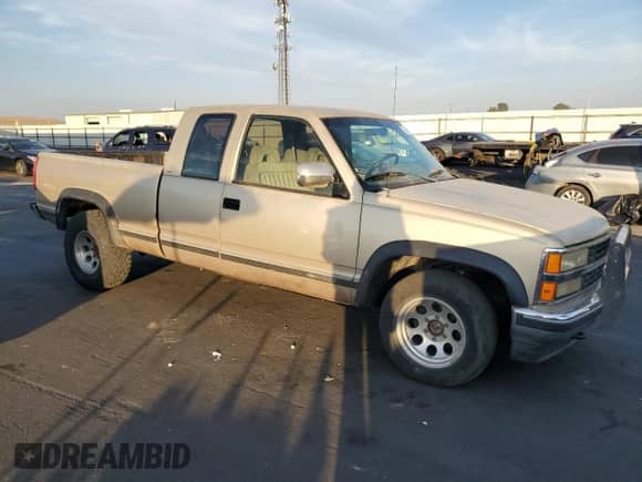 1993 Chevrolet Silverado 1500 z VIN 2GCEK19K4P1238832, wystawiony jako Copart lot #91295635 z przebiegiem 221 488 mil mil oraz Czysty tytuł • Clean title. Historia ofert i sprzedaży dostępna na DreamBid. Obrazek 4.