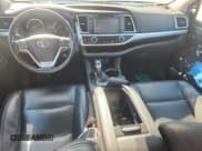 ✅ 2017 Toyota Highlander XLE • VIN: 5TDKZRFH2HS509077 • Lot: 86220585. Listed on Copart with 138,732 mi. Free auction sales archive from the USA and detailed vehicle history report at DreamBid. Image 8.