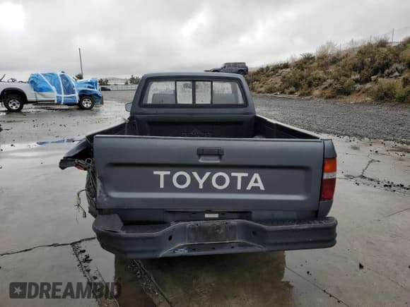✅ 1992 Toyota Pickup • VIN: 4TARN81A9NZ012855 • Lot: 93261435. Listed on Copart with 101,891 mi. Free auction sales archive from the USA and detailed vehicle history report at DreamBid. Image 6.
