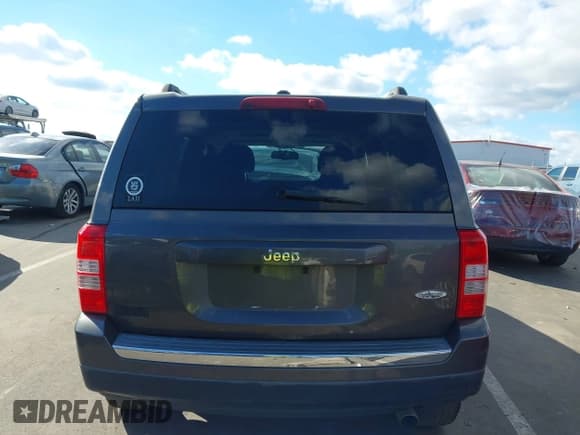 ✅ 2016 Jeep Patriot High Altitude • VIN: 1C4NJPFA7GD700547 • Lot: 43567000. Wystawiony na IAAI z przebiegiem 193 492 mil. Bezpłatny archiwum sprzedaży aukcyjnych z USA i szczegółowy raport historii pojazdu na DreamBid. Zdjęcie 16.