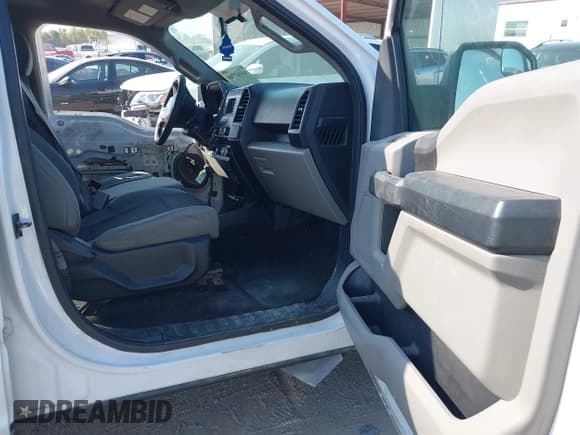 ✅ 2017 Ford F-150 XL • VIN: 1FTEW1E86HKD53951 • Lot: 43367700. Listed on IAAI with 195,164 mi. Free auction sales archive from the USA and detailed vehicle history report at DreamBid. Image 5.