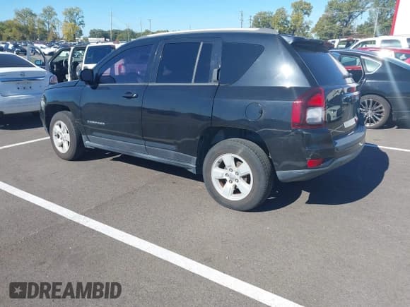 ✅ 2017 Jeep Compass Latitude • VIN: 1C4NJCEA3HD116917 • Lot: 43498725. Listed on IAAI with 142,823 mi. Free auction sales archive from the USA and detailed vehicle history report at DreamBid. Image 3.