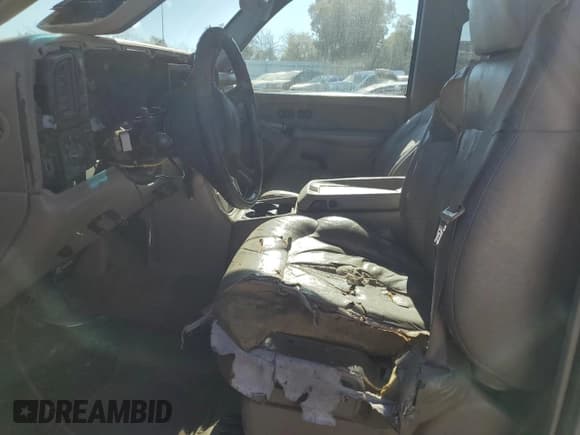 ✅ 2001 Chevrolet Silverado 2500HD LS • VIN: 1GCHK23U81F161167 • Lot: 41874695. Wystawiony na Copart z przebiegiem Nie podano. Bezpłatny archiwum sprzedaży aukcyjnych z USA i szczegółowy raport historii pojazdu na DreamBid. Zdjęcie 7.