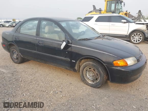 ✅ 1997 Mazda Protege DX • VIN: JM1BC1418V0165780 • Lot: 42735711. Wystawiony na IAAI z przebiegiem 65 652 mil. Bezpłatny archiwum sprzedaży aukcyjnych z USA i szczegółowy raport historii pojazdu na DreamBid. Zdjęcie 1.