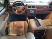 ✅ 2009 Chevrolet Suburban 1LT • VIN: 1GNFK26399R214664 • Lot: 55131185. Wystawiony na Copart z przebiegiem 180 824 mil. Bezpłatny archiwum sprzedaży aukcyjnych z USA i szczegółowy raport historii pojazdu na DreamBid. Zdjęcie 8.