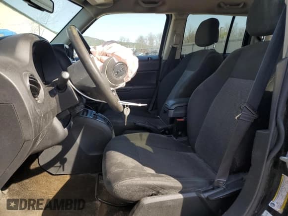 ✅ 2016 Jeep Patriot Sport • VIN: 1C4NJPBA7GD735157 • Lot: 53092685. Listed on Copart with 162,728 mi. Free auction sales archive from the USA and detailed vehicle history report at DreamBid. Image 7.