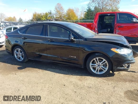 ✅ 2018 Ford Fusion SE • VIN: 3FA6P0LU7JR146987 • Lot: 43593808. Wystawiony na IAAI z przebiegiem 114 164 mil. Bezpłatny archiwum sprzedaży aukcyjnych z USA i szczegółowy raport historii pojazdu na DreamBid. Zdjęcie 14.