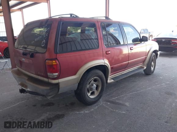 ✅ 2001 Ford Explorer • VIN: 1FMZU64P31ZA33900 • Lot: 41736797. Wystawiony na IAAI z przebiegiem 152 682 mil. Bezpłatny archiwum sprzedaży aukcyjnych z USA i szczegółowy raport historii pojazdu na DreamBid. Zdjęcie 4.