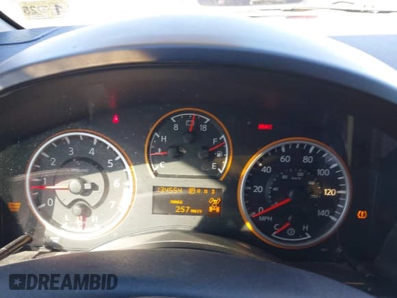 ✅ 2010 Nissan Titan SE • VIN: 1N6AA0EC1AN321163 • Lot: 41566462. Wystawiony na IAAI z przebiegiem 134 554 mil. Bezpłatny archiwum sprzedaży aukcyjnych z USA i szczegółowy raport historii pojazdu na DreamBid. Zdjęcie 7.