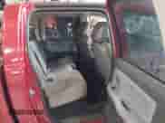 2008 Dodge Dakota SXT z VIN 1D7HW38K18S528662, wystawiony jako IAAI lot #42315787 z przebiegiem 258 549 mil mil oraz . Historia ofert i sprzedaży dostępna na DreamBid. Obrazek 8.