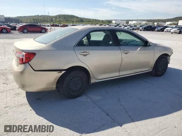 2012 Toyota Camry L z VIN 4T4BF1FK4CR245338, wystawiony jako Copart lot #89909825 z przebiegiem 204 171 mil mil oraz Czysty tytuł • Clean title. Historia ofert i sprzedaży dostępna na DreamBid. Obrazek 3.