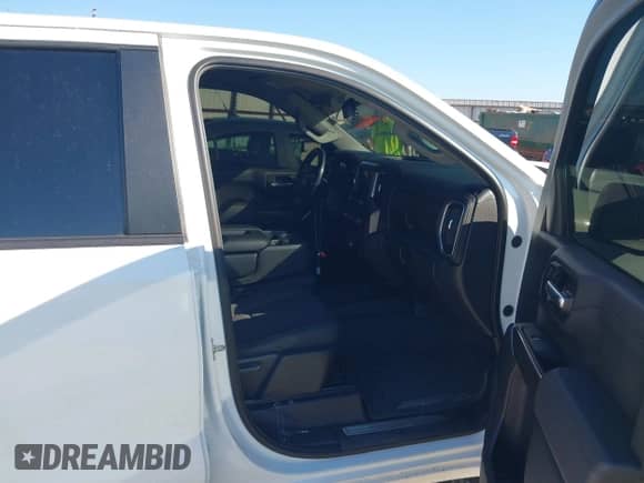 2020 Chevrolet Silverado 1500 LT z VIN 3GCPWCED1LG407738, wystawiony jako IAAI lot #43020970 z przebiegiem 50 701 mil mil oraz . Historia ofert i sprzedaży dostępna na DreamBid. Obrazek 5.