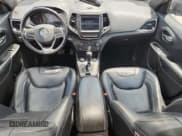 ✅ 2021 Jeep Cherokee Latitude Lux • VIN: 1C4PJMMX8MD166615 • Lot: 61962185. Wystawiony na Copart z przebiegiem 78 071 mil. Bezpłatny archiwum sprzedaży aukcyjnych z USA i szczegółowy raport historii pojazdu na DreamBid. Zdjęcie 8.