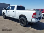 ✅ 2022 Ram 2500 Tradesman • VIN: 3C6UR5CJ9NG411030 • Lot: 43076878. Wystawiony na IAAI z przebiegiem Nie podano. Bezpłatny archiwum sprzedaży aukcyjnych z USA i szczegółowy raport historii pojazdu na DreamBid. Zdjęcie 3.