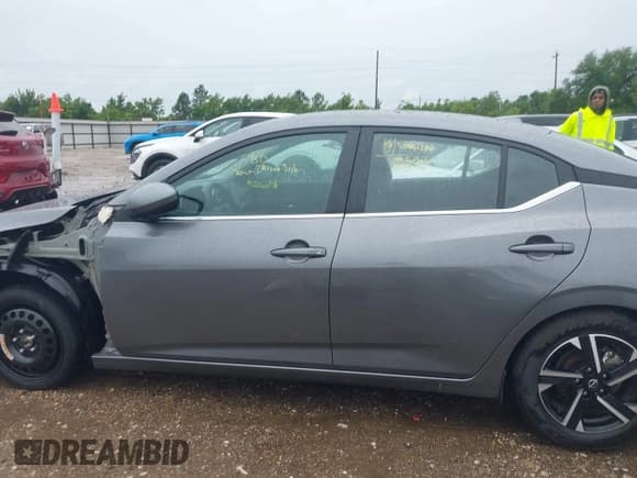 ✅ 2024 Nissan Sentra SV • VIN: 3N1AB8CV0RY348360 • Lot: 42494880. Wystawiony na IAAI z przebiegiem 23 306 mil. Bezpłatny archiwum sprzedaży aukcyjnych z USA i szczegółowy raport historii pojazdu na DreamBid. Zdjęcie 15.