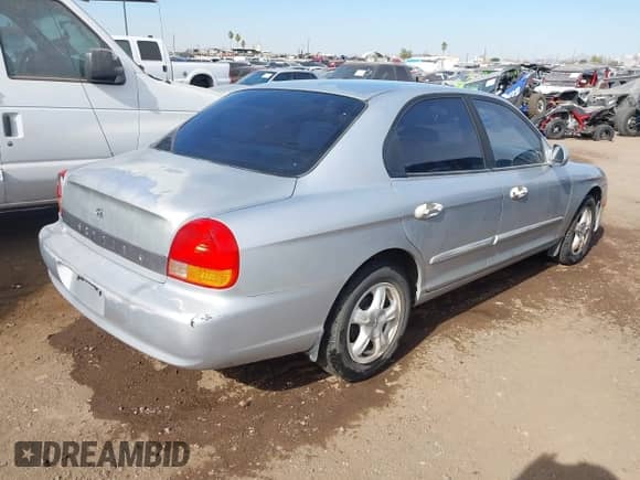 2001 Hyundai Sonata GL with VIN KMHWF25S81A408218, listed as a IAAI auction lot 41514943 with 81,148 mi miles and . Bid and sale history available at DreamBid. Image 4.