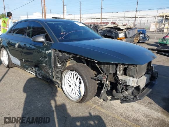 ✅ 2017 Audi A4 Premium • VIN: WAUANAF49HN017932 • Лот: 43487096. Опубликован ранее на IAAI с пробегом 122 677 миль. Бесплатный доступ к архиву аукционных продаж из США и подробный отчёт об истории автомобиля на DreamBid. Изображение 6.