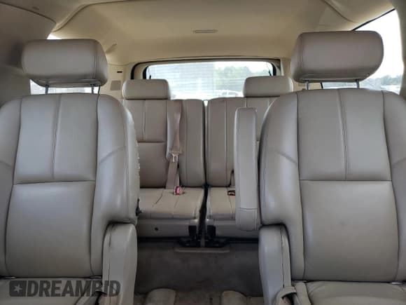 ✅ 2008 Chevrolet Suburban LTZ • VIN: 1GNFK16388J122713 • Lot: 69720454. Wystawiony na Copart z przebiegiem 182 208 mil. Bezpłatny archiwum sprzedaży aukcyjnych z USA i szczegółowy raport historii pojazdu na DreamBid. Zdjęcie 10.