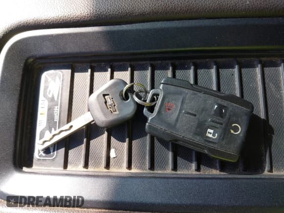 ✅ 2018 Chevrolet Silverado 1500 LT • VIN: 3GCUKREC4JG493522 • Lot: 43412461. Wystawiony na IAAI z przebiegiem 123 740 mil. Bezpłatny archiwum sprzedaży aukcyjnych z USA i szczegółowy raport historii pojazdu na DreamBid. Zdjęcie 11.