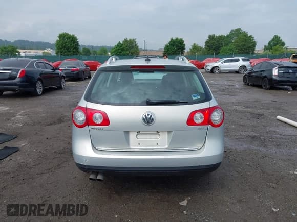 ✅ 2009 Volkswagen Passat Komfort • VIN: WVWXK73C69E027467 • Lot: 42277275. Wystawiony na IAAI z przebiegiem 145 956 mil. Bezpłatny archiwum sprzedaży aukcyjnych z USA i szczegółowy raport historii pojazdu na DreamBid. Zdjęcie 16.