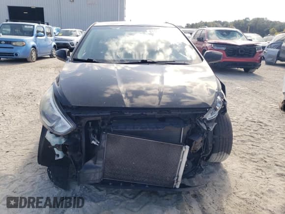 ✅ 2017 Hyundai Accent SE • VIN: KMHCT4AE5HU255653 • Lot: 91782595. Wystawiony na Copart z przebiegiem 107 592 mil. Bezpłatny archiwum sprzedaży aukcyjnych z USA i szczegółowy raport historii pojazdu na DreamBid. Zdjęcie 5.