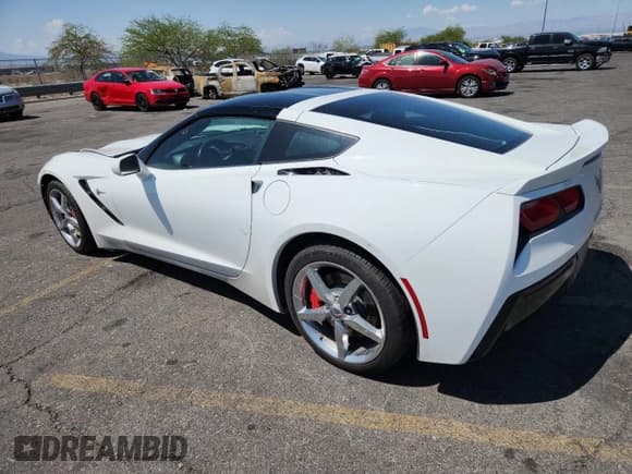✅ 2015 Chevrolet Corvette 1LT • VIN: 1G1YA2D73F5104585 • Lot: 59790745. Wystawiony na Copart z przebiegiem Nie podano. Bezpłatny archiwum sprzedaży aukcyjnych z USA i szczegółowy raport historii pojazdu na DreamBid. Zdjęcie 2.