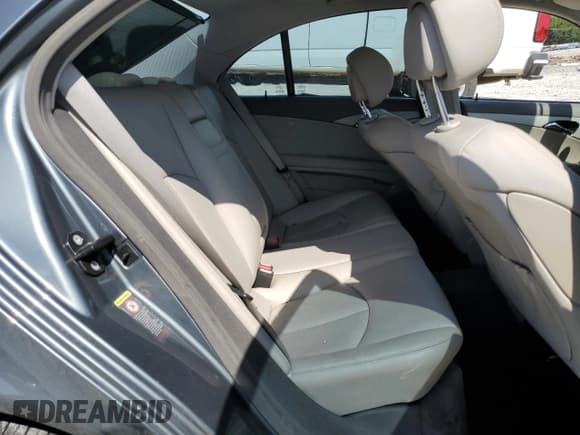 ✅ 2009 Mercedes-Benz E 320 • VIN: WDBUF22X79B373087 • Lot: 68605214. Wystawiony na Copart z przebiegiem 195 757 mil. Bezpłatny archiwum sprzedaży aukcyjnych z USA i szczegółowy raport historii pojazdu na DreamBid. Zdjęcie 10.