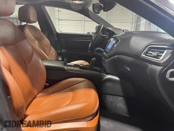 ✅ 2017 Maserati Ghibli • VIN: ZAM57XSA9H1206127 • Лот: 80353924. Опубликован ранее на Copart с пробегом 12 718 миль. Бесплатный доступ к архиву аукционных продаж из США и подробный отчёт об истории автомобиля на DreamBid. Изображение 5.