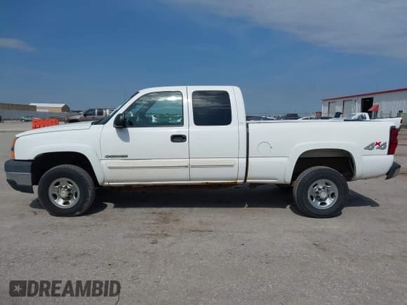 ✅ 2006 Chevrolet Silverado 2500HD LT2 • VIN: 1GCHK29UX6E262621 • Lot: 42322189. Wystawiony na IAAI z przebiegiem 233 221 mil. Bezpłatny archiwum sprzedaży aukcyjnych z USA i szczegółowy raport historii pojazdu na DreamBid. Zdjęcie 14.