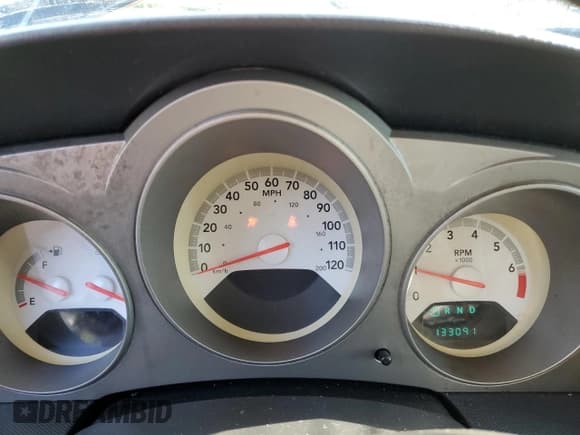 ✅ 2009 Dodge Avenger SE • VIN: 1B3LC46B09N563569 • Lot: 70236344. Wystawiony na Copart z przebiegiem 133 091 mil. Bezpłatny archiwum sprzedaży aukcyjnych z USA i szczegółowy raport historii pojazdu na DreamBid. Zdjęcie 9.