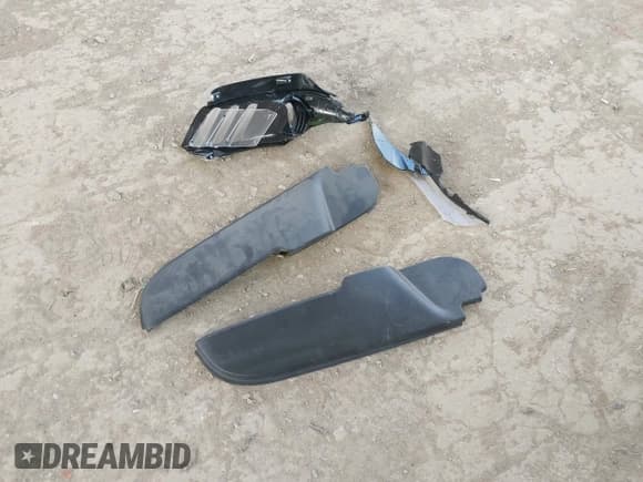 ✅ 2017 Ford Mustang V6 • VIN: 1FATP8EM4H5256892 • Lot: 41991537. Listed on IAAI with 39,861 mi. Free auction sales archive from the USA and detailed vehicle history report at DreamBid. Image 12.