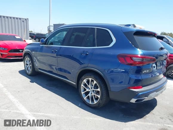 ✅ 2020 BMW X5 sDrive40i • VIN: 5UXCR4C03L9C82755 • Lot: 42494503. Wystawiony na IAAI z przebiegiem 50 706 mil. Bezpłatny archiwum sprzedaży aukcyjnych z USA i szczegółowy raport historii pojazdu na DreamBid. Zdjęcie 3.
