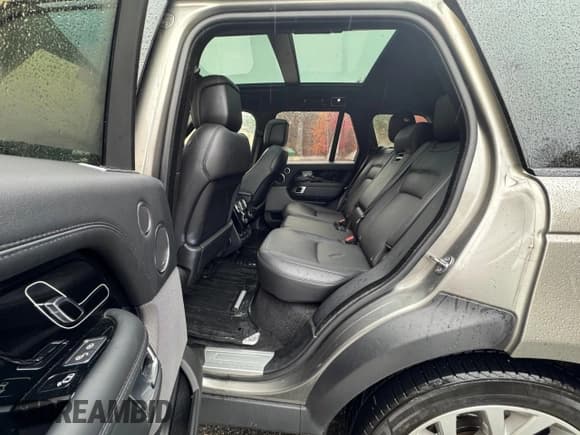 ✅ 2018 Land Rover Range Rover HSE • VIN: SALGS2SV1JA385683 • Lot: 87129595. Listed on Copart with 108,000 mi. Free auction sales archive from the USA and detailed vehicle history report at DreamBid. Image 12.