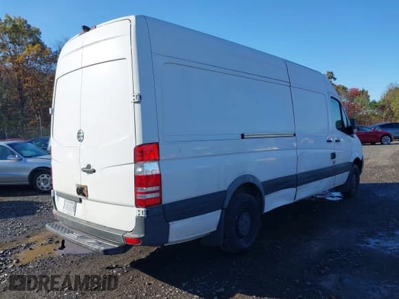 ✅ 2017 Freightliner Sprinter • VIN: WDYPE8CD4HP542173 • Lot: 43434814. Wystawiony na IAAI z przebiegiem 124 644 mil. Bezpłatny archiwum sprzedaży aukcyjnych z USA i szczegółowy raport historii pojazdu na DreamBid. Zdjęcie 4.