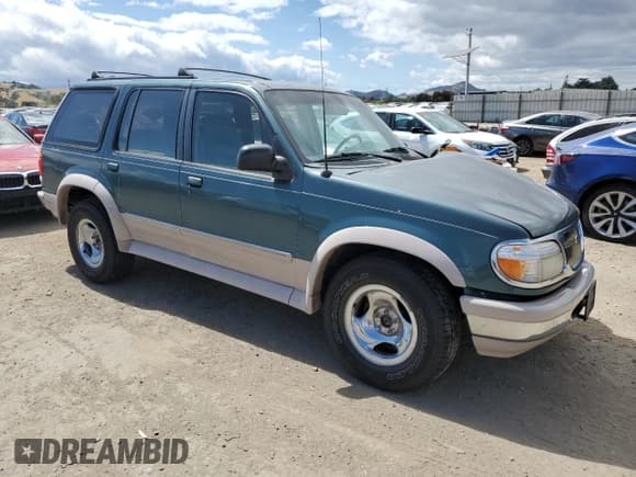 ✅ 1995 Ford Explorer Eddie Bauer • VIN: 1FMDU34X6SZB69769 • Lot: 56915345. Listed on Copart with 119,402 mi. Free auction sales archive from the USA and detailed vehicle history report at DreamBid. Image 4.