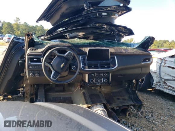 ✅ 2023 Chevrolet Suburban Premier • VIN: 1GNSKFKD4PR441701 • Lot: 72900454. Wystawiony na Copart z przebiegiem Nie podano. Bezpłatny archiwum sprzedaży aukcyjnych z USA i szczegółowy raport historii pojazdu na DreamBid. Zdjęcie 8.