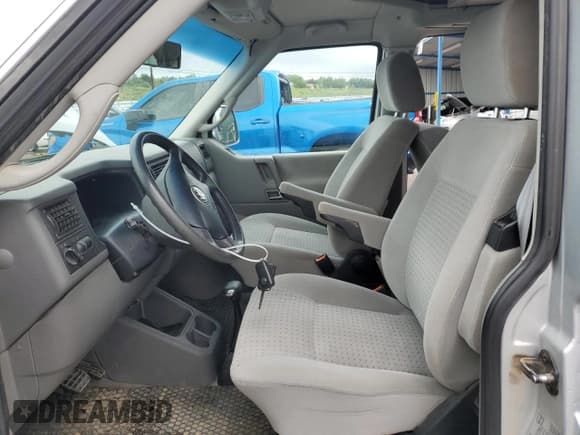 ✅ 2002 Volkswagen EuroVan MV • VIN: WV2NB47092H117658 • Lot: 61191195. Wystawiony na Copart z przebiegiem 171 571 mil. Bezpłatny archiwum sprzedaży aukcyjnych z USA i szczegółowy raport historii pojazdu na DreamBid. Zdjęcie 7.